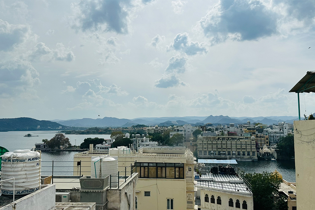 Top rated homestay in udaipur near lake