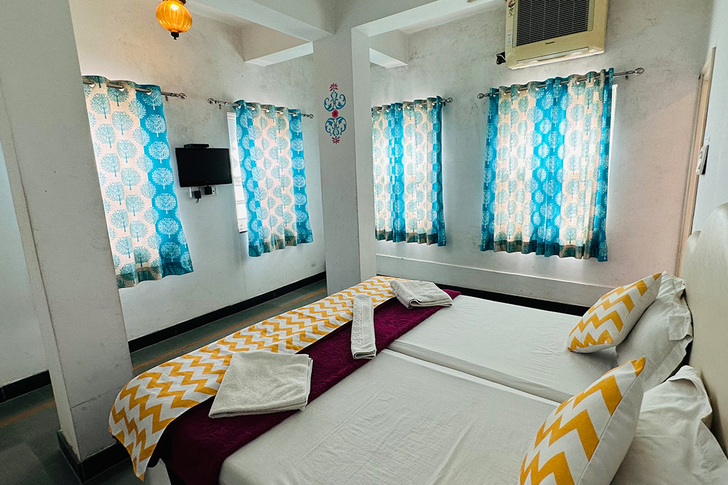 Affordable homestay in udaipur near lake